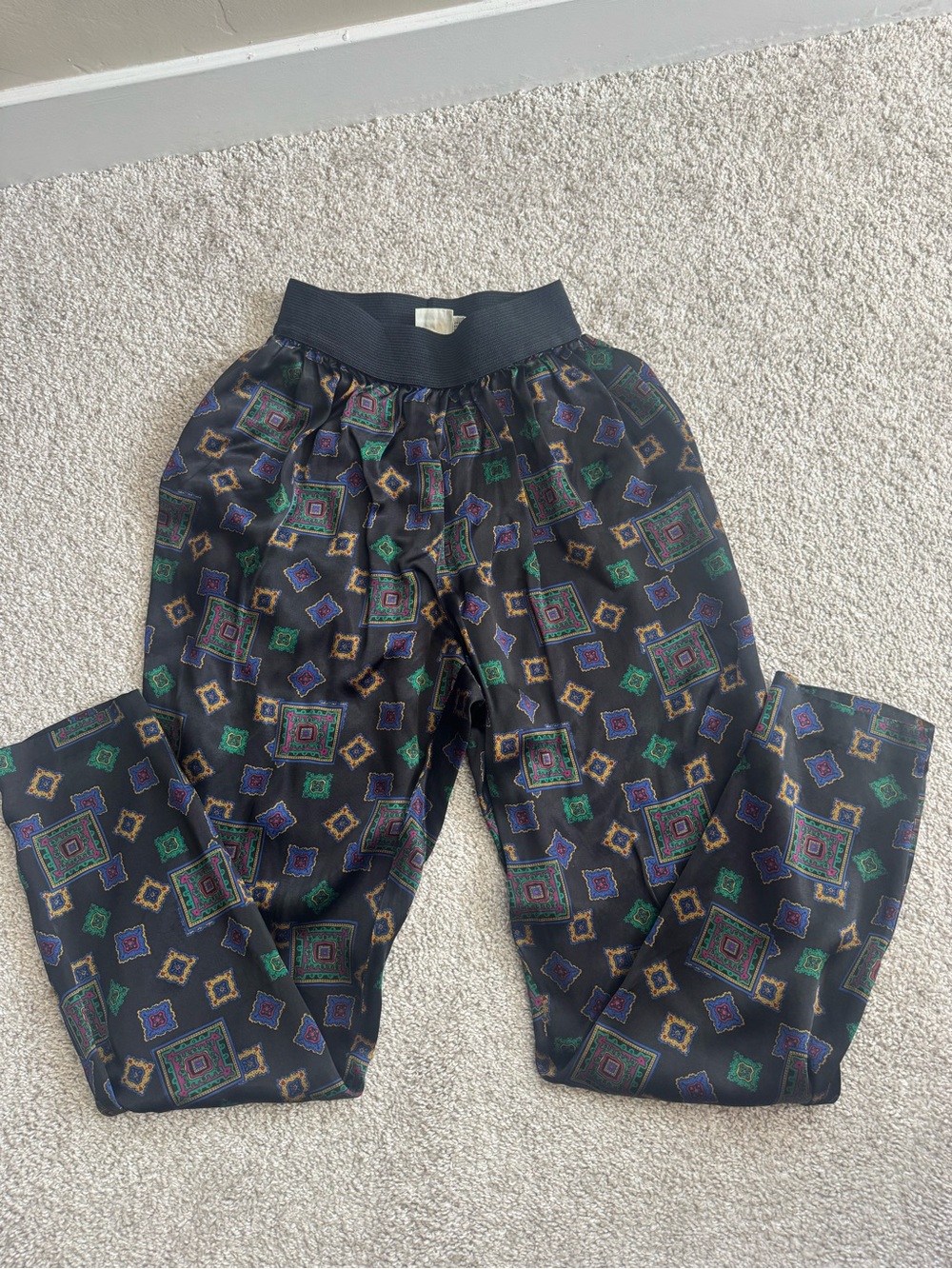 Liz Claiborne Black Geometric Print Joggers